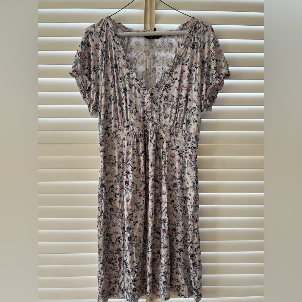 Daisy Fuentes floral dress with sleeves
